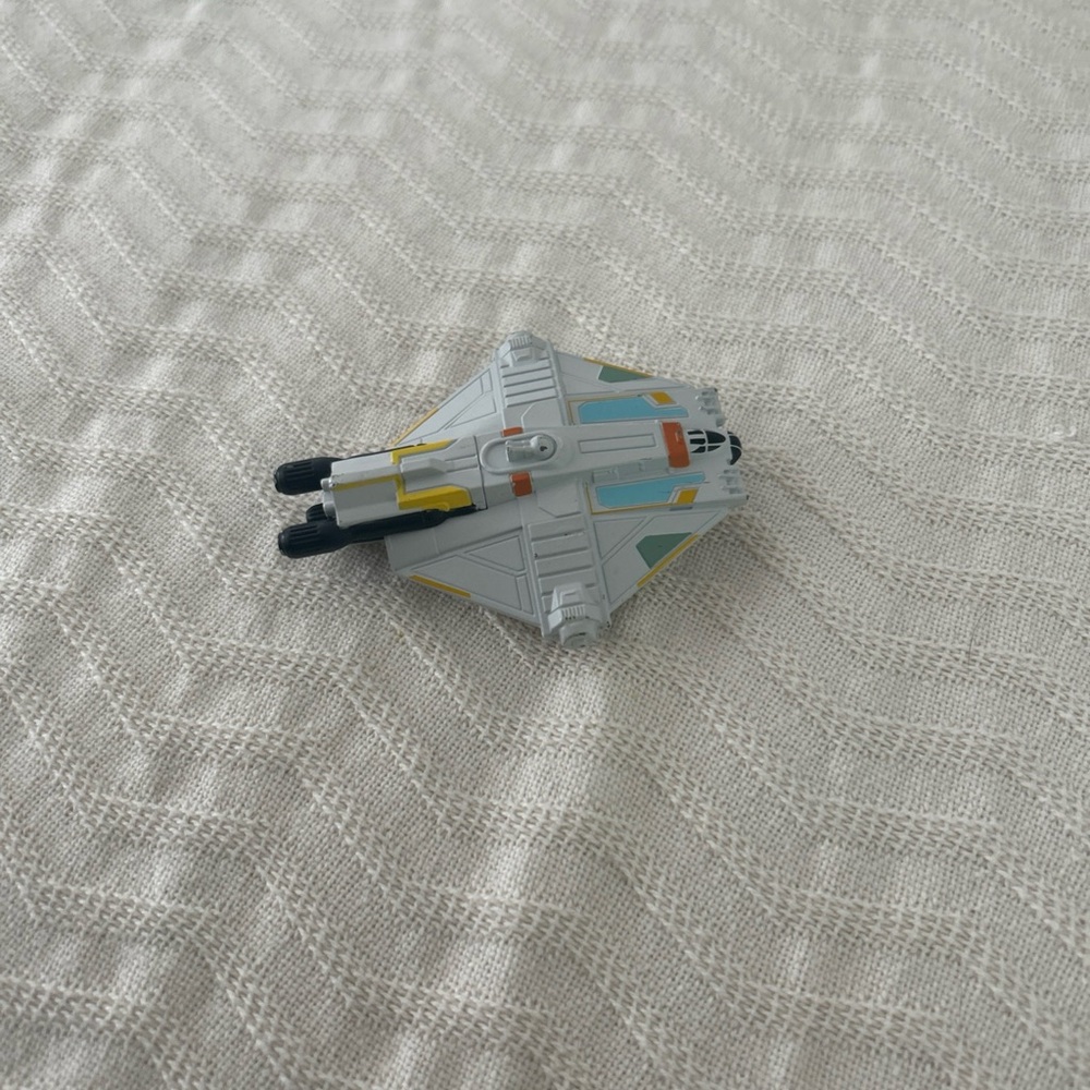 Star Wars Ghost Diecast Starship 2014 Hot Wheels 3” x 2.5”